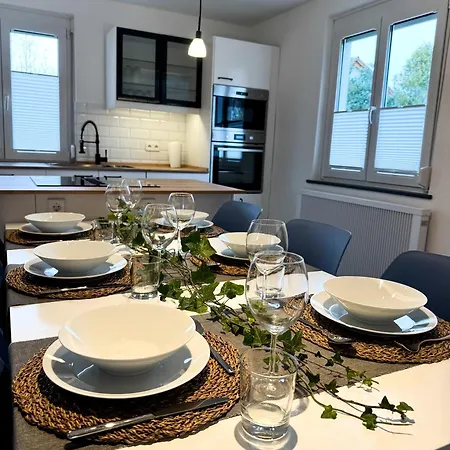 度假居 Modernes Mit Kochinsel, Garten, 2 Parkplaetze Inkl, 4-8 Pers 伯布林根