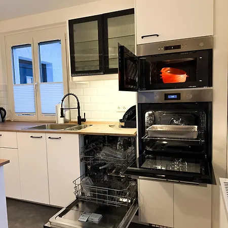 Modernes Mit Kochinsel, Garten, 2 Parkplaetze Inkl, 4-8 Pers Дом отдыха Бёблинген