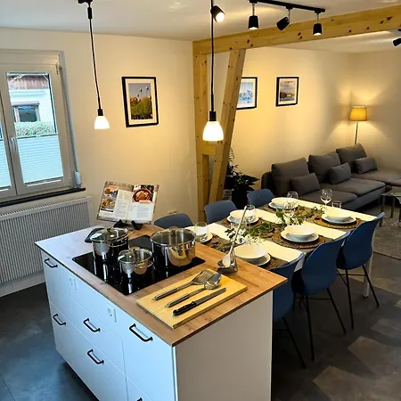 Дом отдыха Modernes Mit Kochinsel, Garten, 2 Parkplaetze Inkl, 4-8 Pers Бёблинген