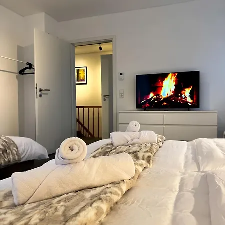 Modernes Mit Kochinsel, Garten, 2 Parkplaetze Inkl, 4-8 Pers * 伯布林根