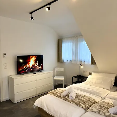 Modernes Mit Kochinsel, Garten, 2 Parkplaetze Inkl, 4-8 Pers