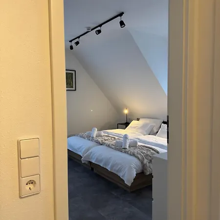 Modernes Mit Kochinsel, Garten, 2 Parkplaetze Inkl, 4-8 Pers